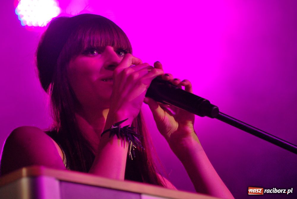 Zdjęcie w galerii na portalu naszraciborz.pl: Na finał koncertu Grzeszczak zgasło światło wiadomości z regionu