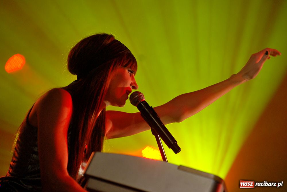 Zdjęcie w galerii na portalu naszraciborz.pl: Na finał koncertu Grzeszczak zgasło światło wiadomości z regionu