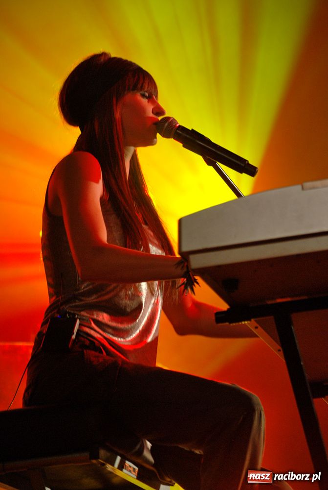 Zdjęcie w galerii na portalu naszraciborz.pl: Na finał koncertu Grzeszczak zgasło światło wiadomości z regionu