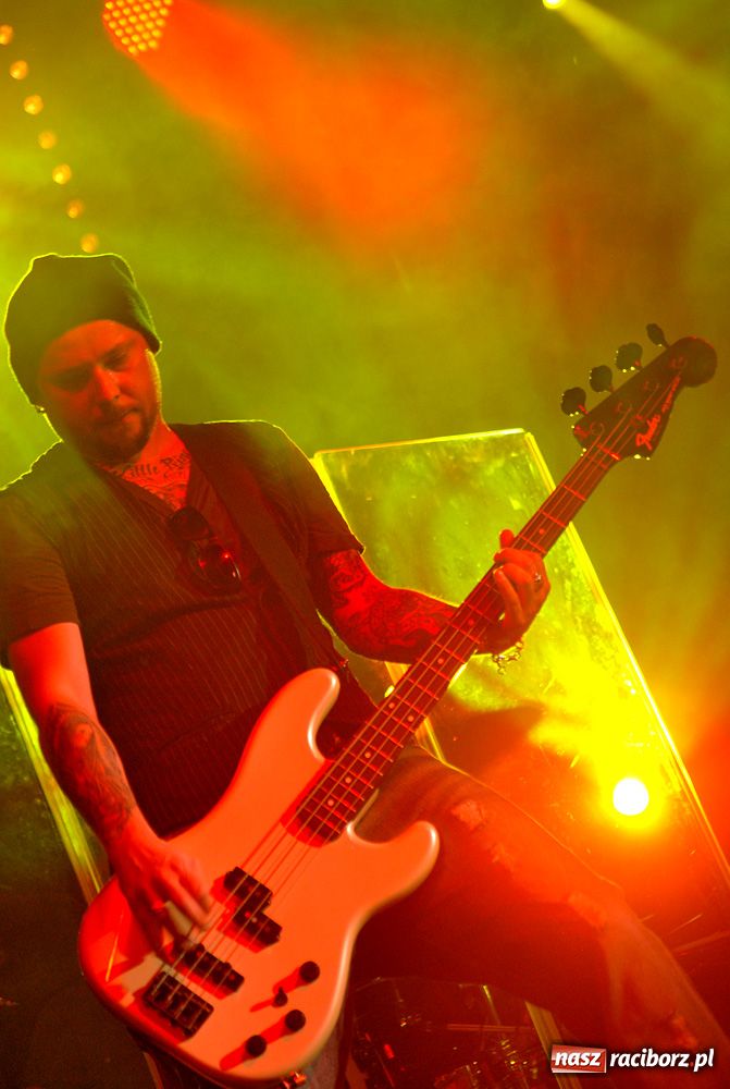 Zdjęcie w galerii na portalu naszraciborz.pl: Na finał koncertu Grzeszczak zgasło światło wiadomości z regionu