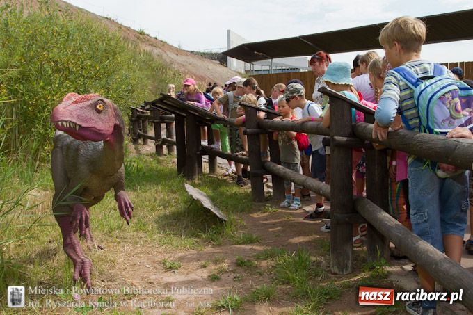 Zdjęcie w galerii na portalu naszraciborz.pl: Jurapark w Krasiejowie z Biblioteką wiadomości z regionu