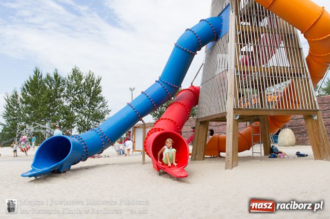 Zdjęcie w galerii na portalu naszraciborz.pl: Jurapark w Krasiejowie z Biblioteką wiadomości z regionu