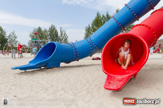 Zdjęcie w galerii na portalu naszraciborz.pl: Jurapark w Krasiejowie z Biblioteką wiadomości z regionu