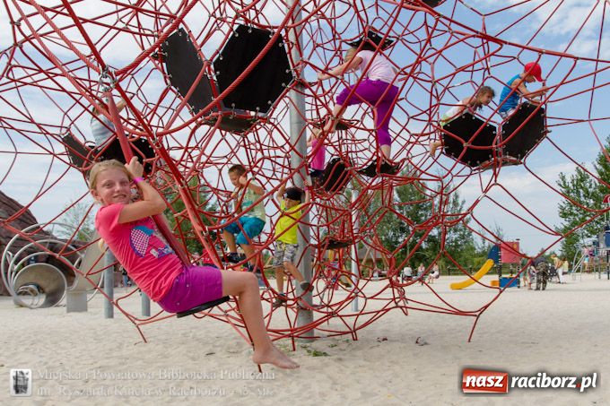 Zdjęcie w galerii na portalu naszraciborz.pl: Jurapark w Krasiejowie z Biblioteką wiadomości z regionu