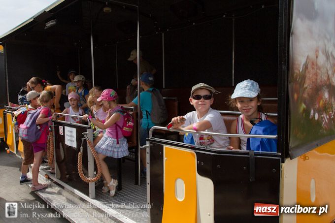 Zdjęcie w galerii na portalu naszraciborz.pl: Jurapark w Krasiejowie z Biblioteką wiadomości z regionu
