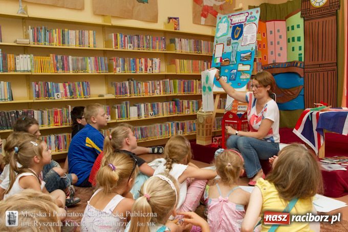 Zdjęcie w galerii na portalu naszraciborz.pl: Dzień brytyjski w Bibliotece wiadomości z regionu