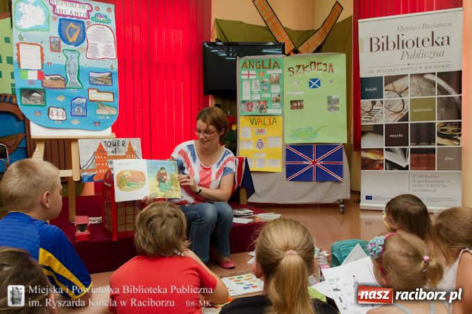 Zdjęcie w galerii na portalu naszraciborz.pl: Dzień brytyjski w Bibliotece wiadomości z regionu