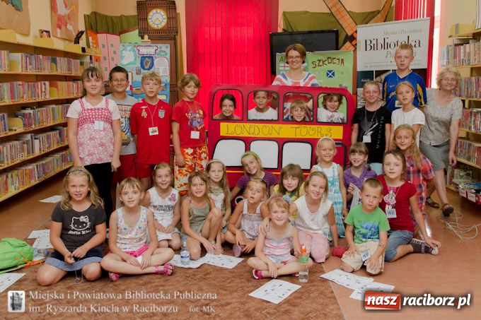 Zdjęcie w galerii na portalu naszraciborz.pl: Dzień brytyjski w Bibliotece wiadomości z regionu
