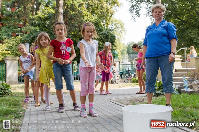 Zdjęcie w galerii na portalu naszraciborz.pl: Dzień brytyjski w Bibliotece wiadomości z regionu