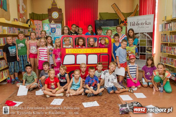 Zdjęcie w galerii na portalu naszraciborz.pl: Dzień brytyjski w Bibliotece wiadomości z regionu