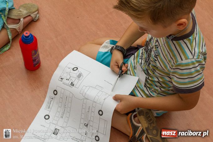 Zdjęcie w galerii na portalu naszraciborz.pl: Dzień brytyjski w Bibliotece wiadomości z regionu