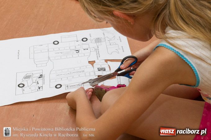 Zdjęcie w galerii na portalu naszraciborz.pl: Dzień brytyjski w Bibliotece wiadomości z regionu