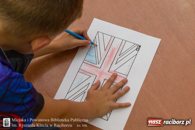 Zdjęcie w galerii na portalu naszraciborz.pl: Dzień brytyjski w Bibliotece wiadomości z regionu
