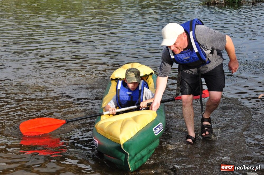 Zdjęcie w galerii na portalu naszraciborz.pl: Odra dała im mocno popalić wiadomości z regionu