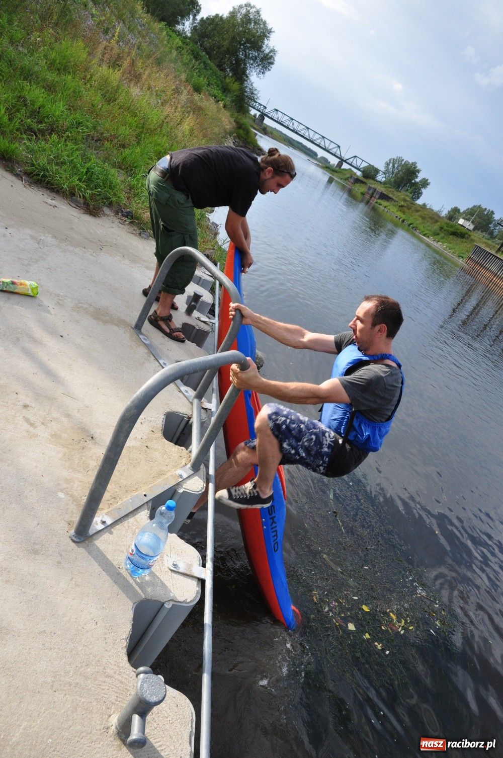 Zdjęcie w galerii na portalu naszraciborz.pl: Odra dała im mocno popalić wiadomości z regionu