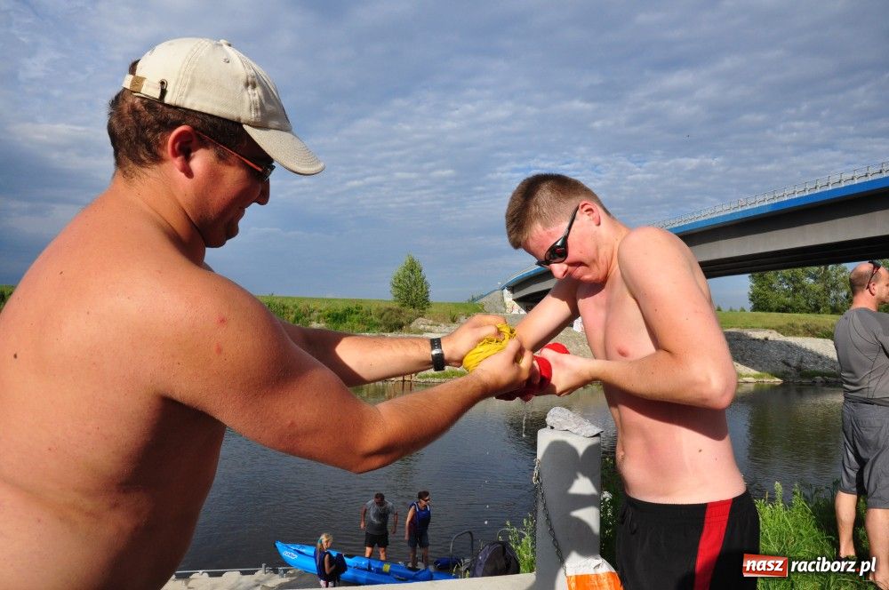 Zdjęcie w galerii na portalu naszraciborz.pl: Odra dała im mocno popalić wiadomości z regionu