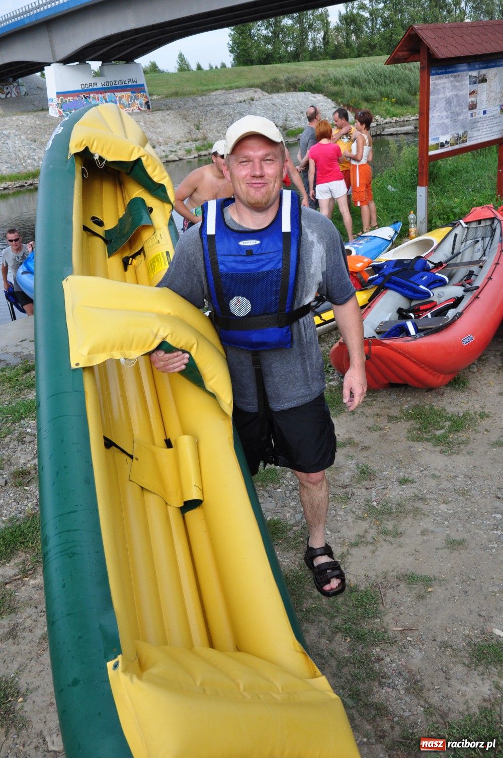 Zdjęcie w galerii na portalu naszraciborz.pl: Odra dała im mocno popalić wiadomości z regionu