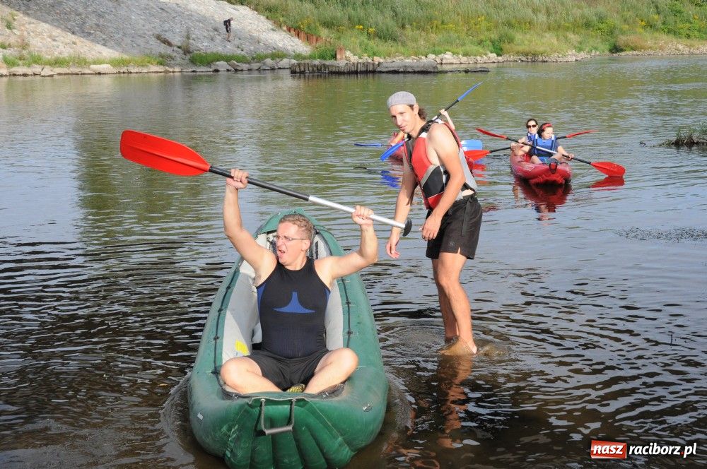 Zdjęcie w galerii na portalu naszraciborz.pl: Odra dała im mocno popalić wiadomości z regionu