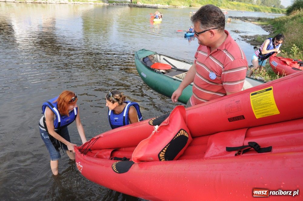 Zdjęcie w galerii na portalu naszraciborz.pl: Odra dała im mocno popalić wiadomości z regionu