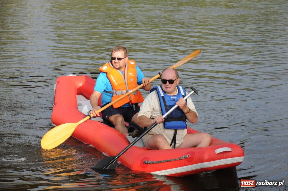Zdjęcie w galerii na portalu naszraciborz.pl: Odra dała im mocno popalić wiadomości z regionu