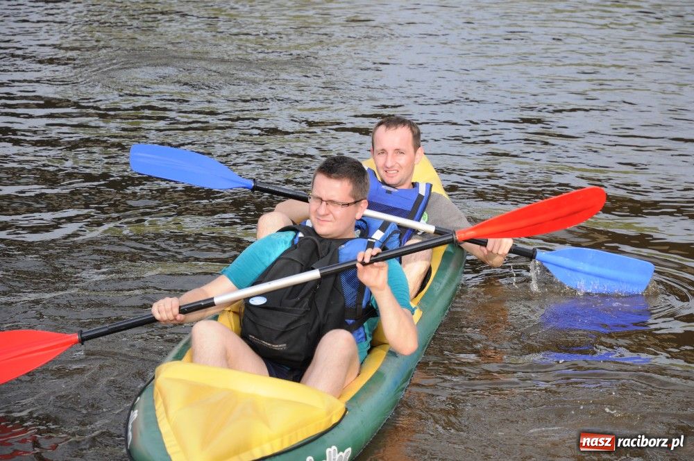 Zdjęcie w galerii na portalu naszraciborz.pl: Odra dała im mocno popalić wiadomości z regionu