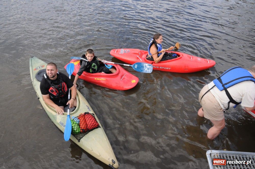 Zdjęcie w galerii na portalu naszraciborz.pl: Odra dała im mocno popalić wiadomości z regionu