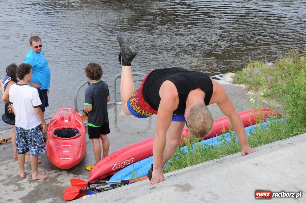Zdjęcie w galerii na portalu naszraciborz.pl: Odra dała im mocno popalić wiadomości z regionu