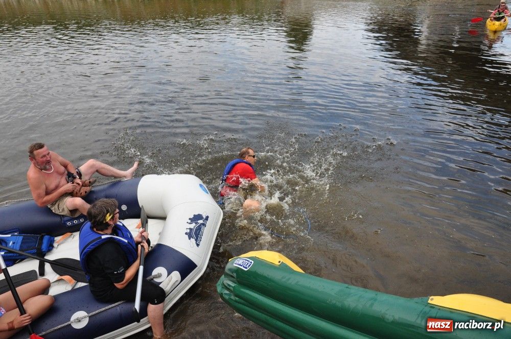 Zdjęcie w galerii na portalu naszraciborz.pl: Odra dała im mocno popalić wiadomości z regionu