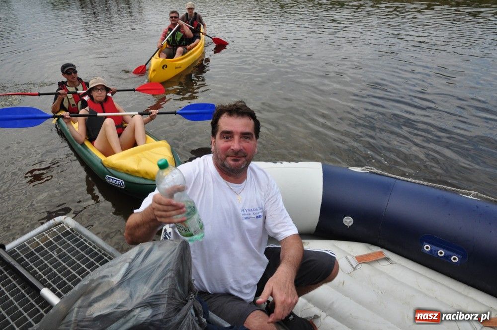 Zdjęcie w galerii na portalu naszraciborz.pl: Odra dała im mocno popalić wiadomości z regionu