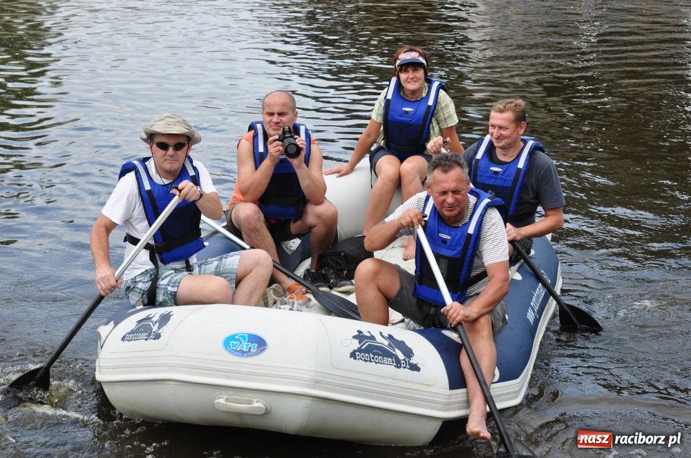 Zdjęcie w galerii na portalu naszraciborz.pl: Odra dała im mocno popalić wiadomości z regionu