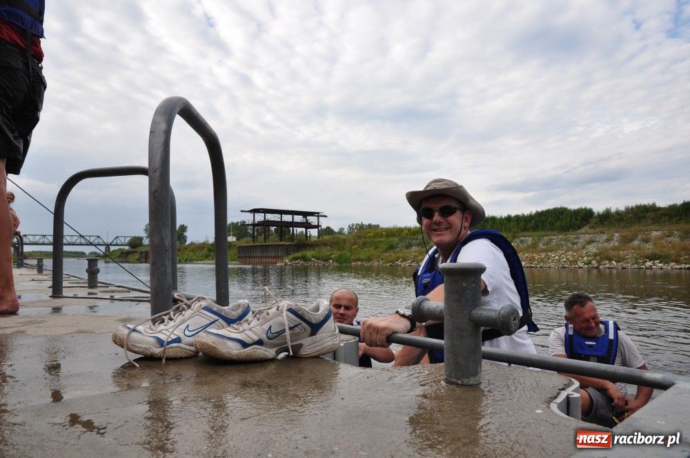 Zdjęcie w galerii na portalu naszraciborz.pl: Odra dała im mocno popalić wiadomości z regionu