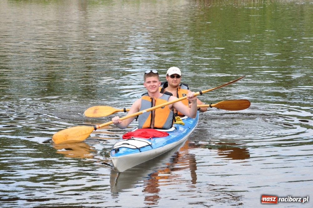 Zdjęcie w galerii na portalu naszraciborz.pl: Odra dała im mocno popalić wiadomości z regionu
