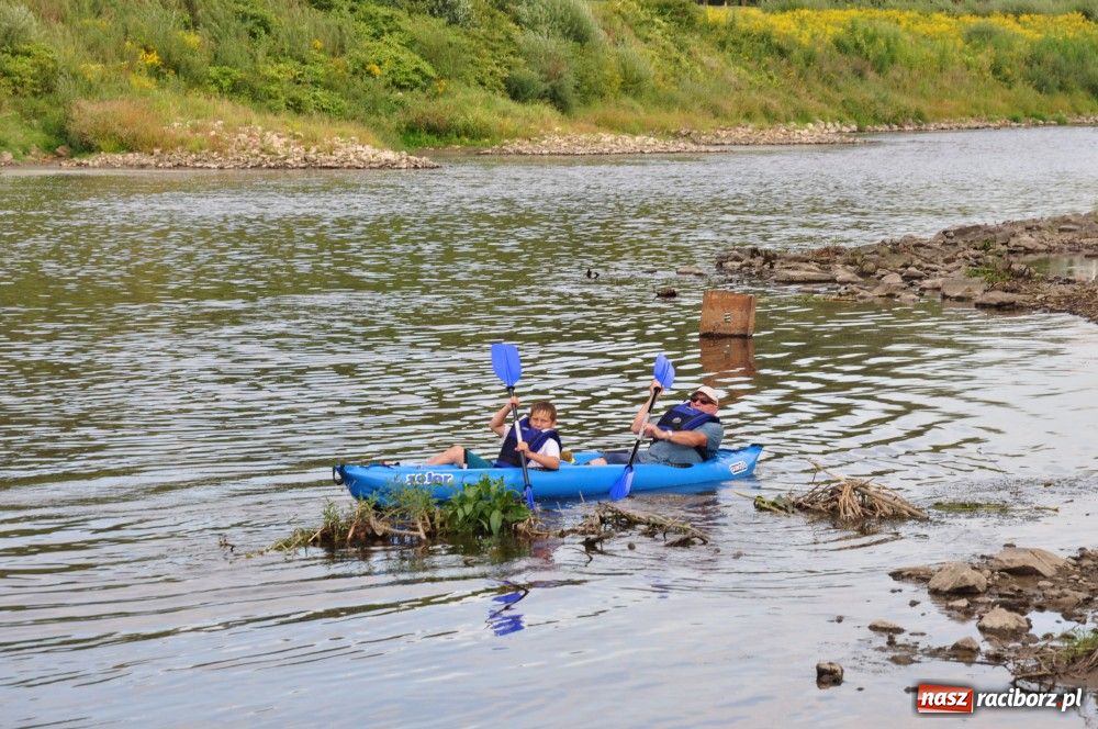 Zdjęcie w galerii na portalu naszraciborz.pl: Odra dała im mocno popalić wiadomości z regionu