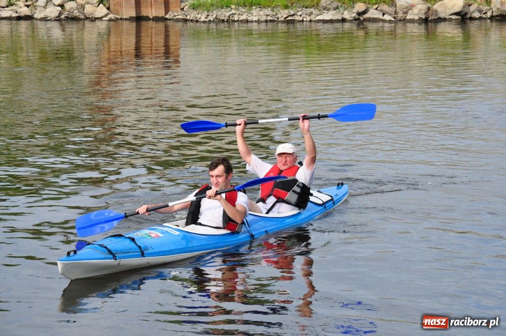 Zdjęcie w galerii na portalu naszraciborz.pl: Odra dała im mocno popalić wiadomości z regionu