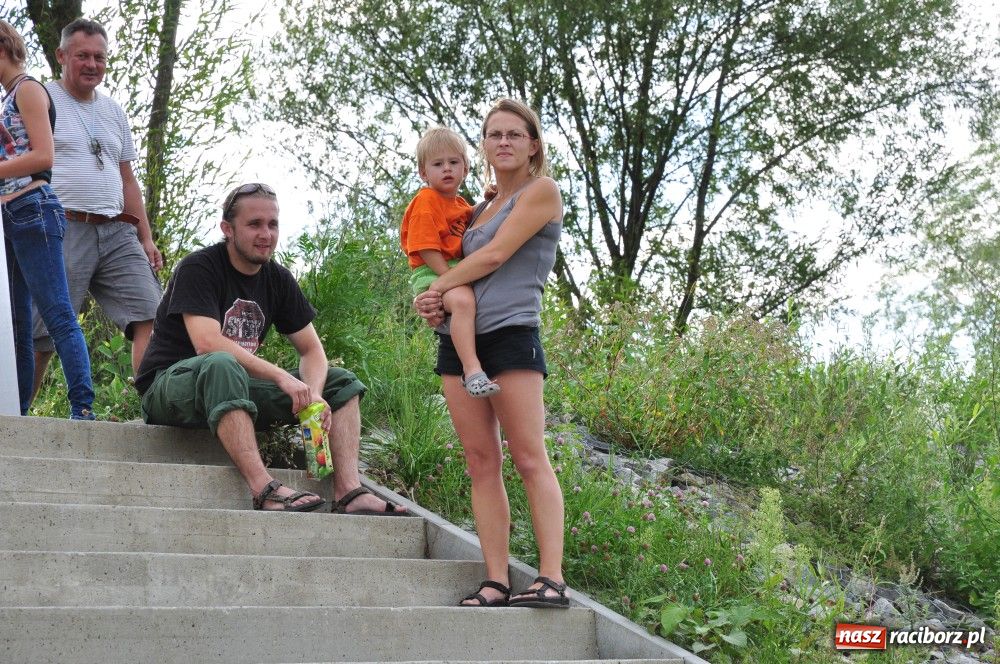 Zdjęcie w galerii na portalu naszraciborz.pl: Odra dała im mocno popalić wiadomości z regionu