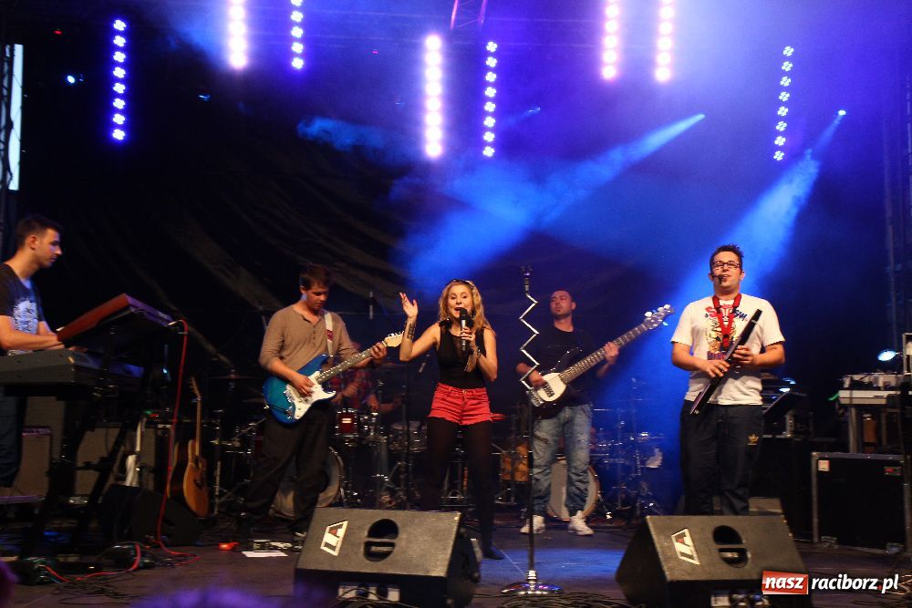 Zdjęcie w galerii na portalu naszraciborz.pl: AbradAb i Hanka na Pożegnanie Lata 2012 wiadomości z regionu