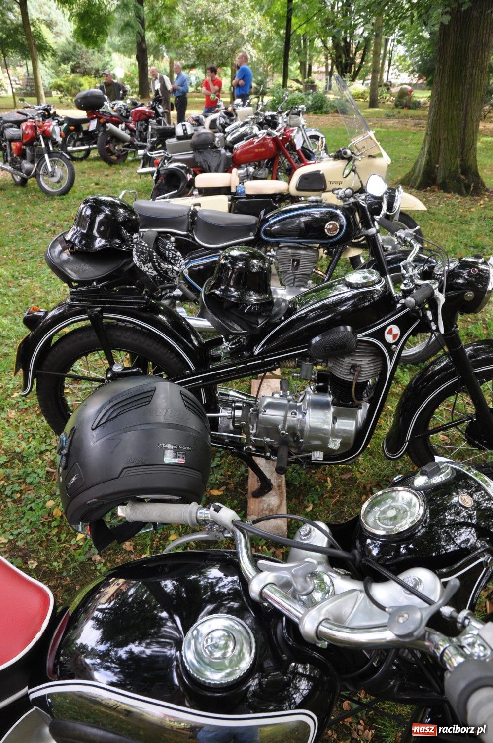 Zdjęcie w galerii na portalu naszraciborz.pl: Piknik oldtimerów w Wojnowicach wiadomości z regionu