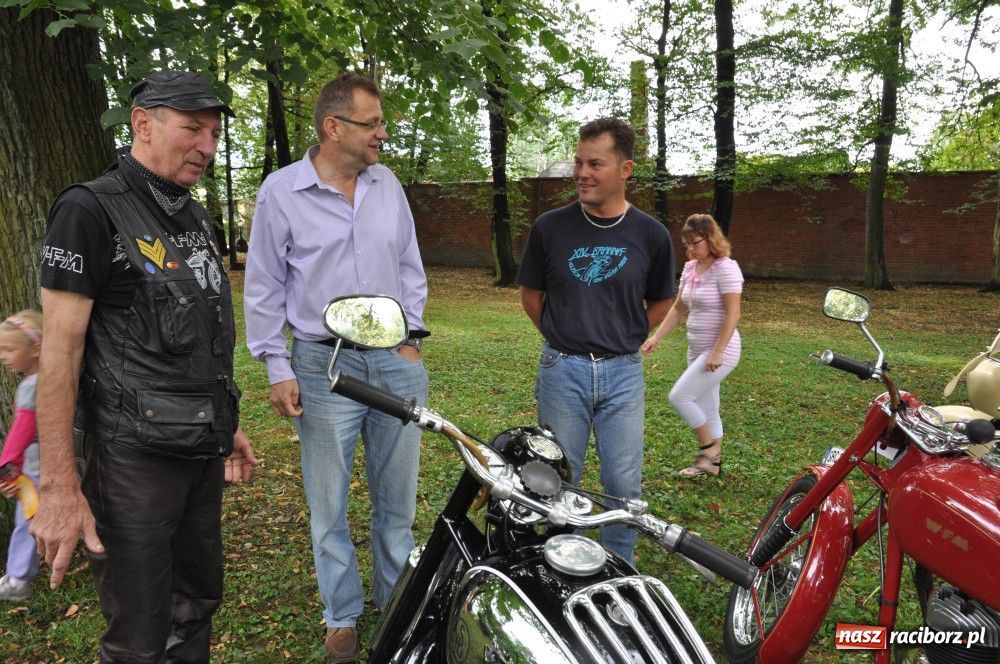Zdjęcie w galerii na portalu naszraciborz.pl: Piknik oldtimerów w Wojnowicach wiadomości z regionu