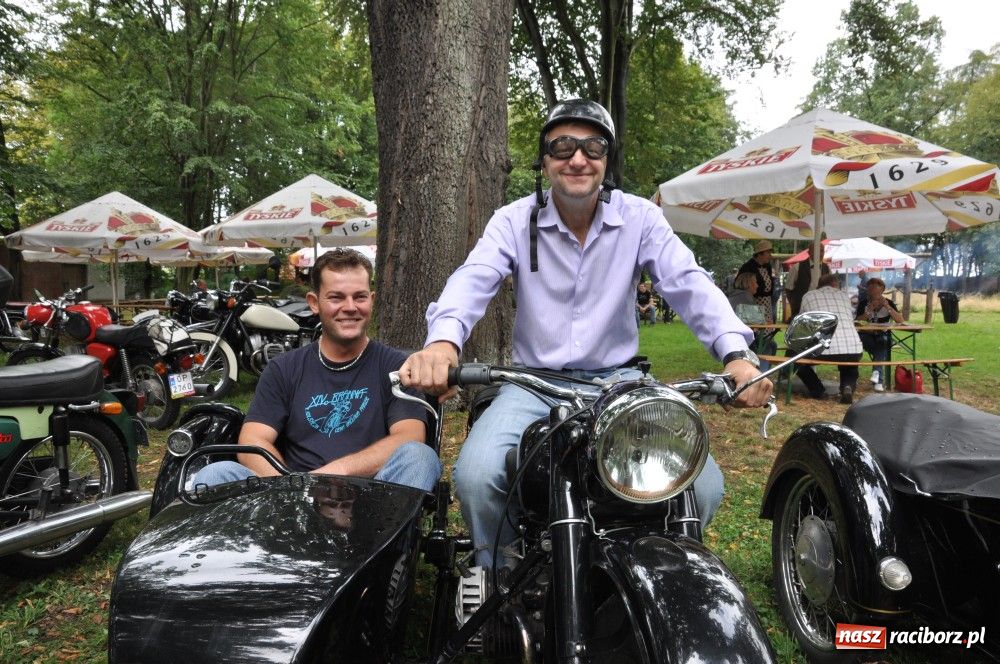 Zdjęcie w galerii na portalu naszraciborz.pl: Piknik oldtimerów w Wojnowicach wiadomości z regionu