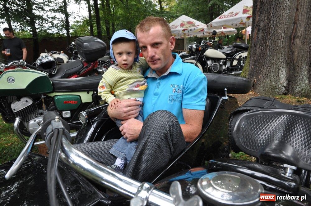 Zdjęcie w galerii na portalu naszraciborz.pl: Piknik oldtimerów w Wojnowicach wiadomości z regionu