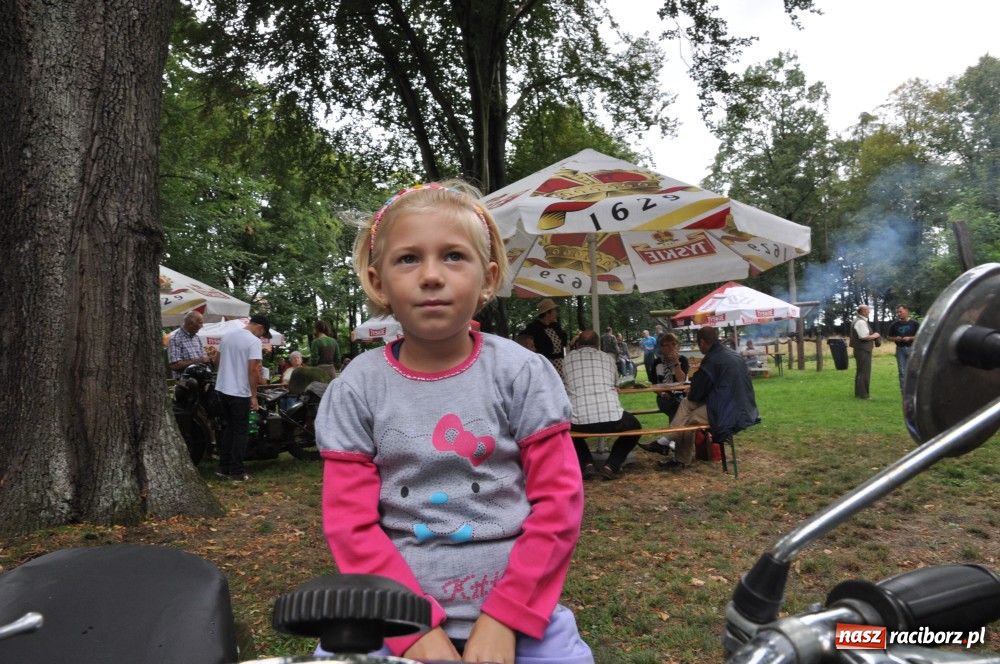 Zdjęcie w galerii na portalu naszraciborz.pl: Piknik oldtimerów w Wojnowicach wiadomości z regionu