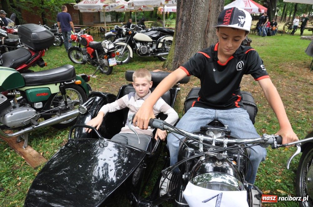 Zdjęcie w galerii na portalu naszraciborz.pl: Piknik oldtimerów w Wojnowicach wiadomości z regionu