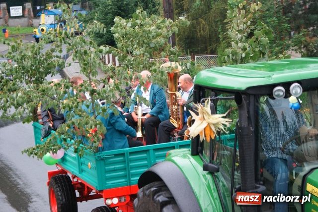 Zdjęcie w galerii na portalu naszraciborz.pl: Dożynki w Krowiarkach z nowym plebanem wiadomości z regionu