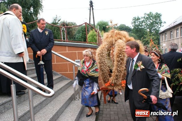 Zdjęcie w galerii na portalu naszraciborz.pl: Dożynki w Krowiarkach z nowym plebanem wiadomości z regionu