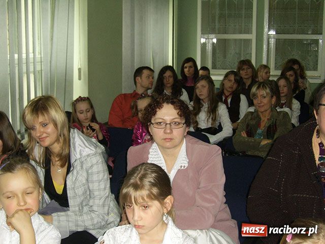 Zdjęcie w galerii na portalu naszraciborz.pl: Śpiewająco w MDK wiadomości z regionu