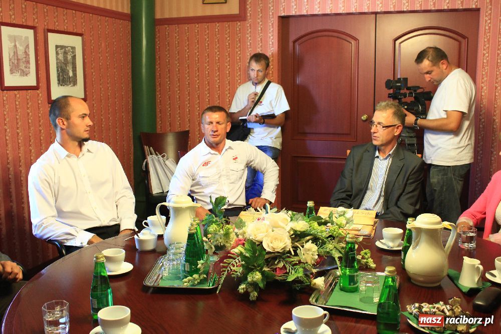 Zdjęcie w galerii na portalu naszraciborz.pl: Olimpijczycy z wizytą u prezydenta wiadomości z regionu