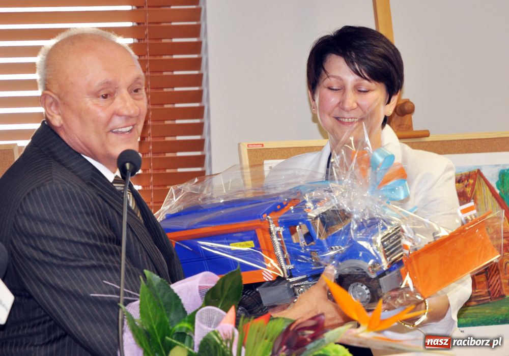 Zdjęcie w galerii na portalu naszraciborz.pl: Dyrektorzy pożegnali się z radnymi wiadomości z regionu