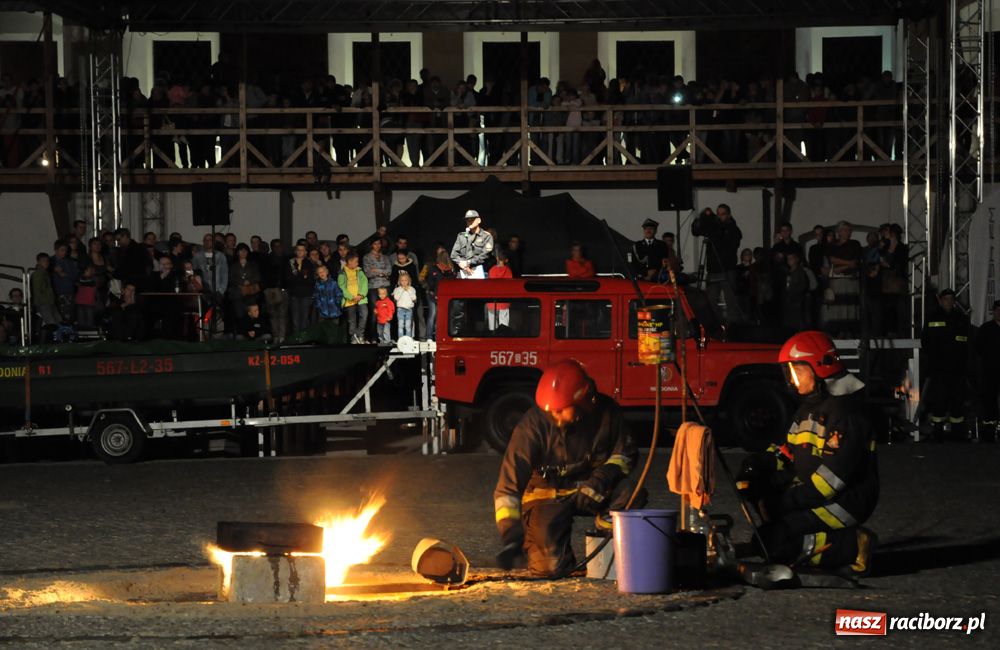 Zdjęcie w galerii na portalu naszraciborz.pl: Zamkowa noc Czerwonego Kura - relacja wiadomości z regionu