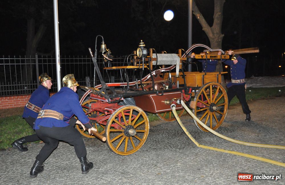 Zdjęcie w galerii na portalu naszraciborz.pl: Zamkowa noc Czerwonego Kura - relacja wiadomości z regionu
