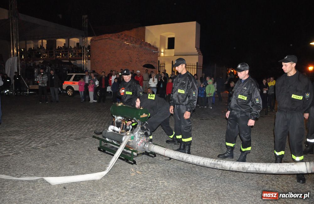 Zdjęcie w galerii na portalu naszraciborz.pl: Zamkowa noc Czerwonego Kura - relacja wiadomości z regionu
